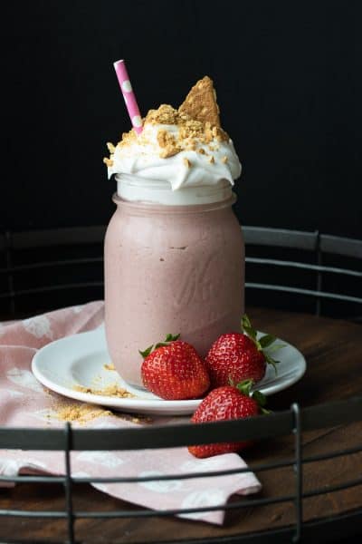 Healthy Strawberry Cheesecake Smoothie - Veggies Don't Bite