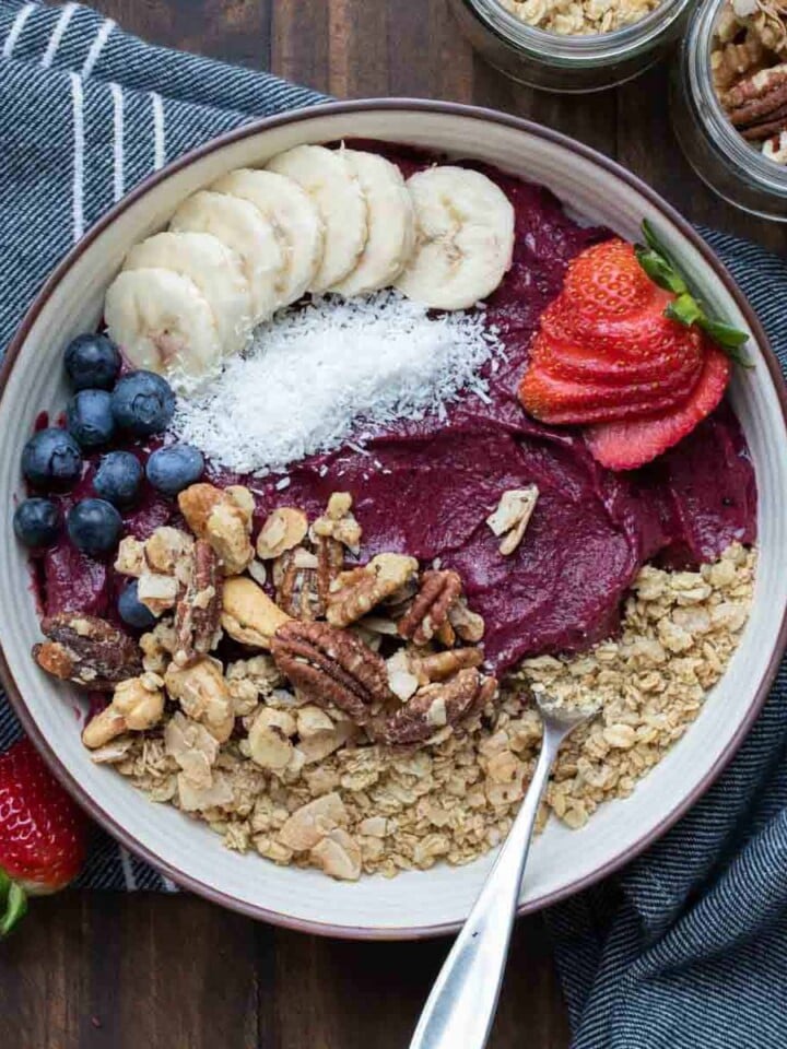 How To Make A Thick Vegan Smoothie Bowl - Veggies Don't Bite